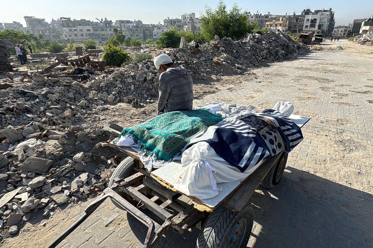 Israël Assaille l’Hôpital du Nord de la Bande de Gaza Tandis que les Habitants sont Déplacés Vers le Sud