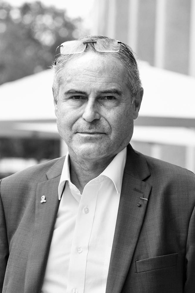 Christian Perronne Dénonce les Coûts Exorbitants des Tests PCR et la Manipulation des Données de Santé Publique