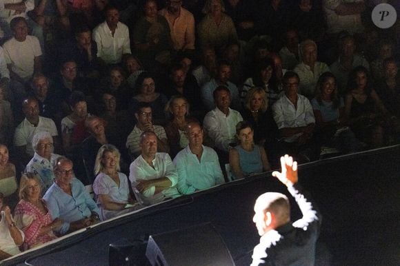 Macron et sa femme se laissent tenter par un spectacle de Dany Boon sur la Côte d’Azur