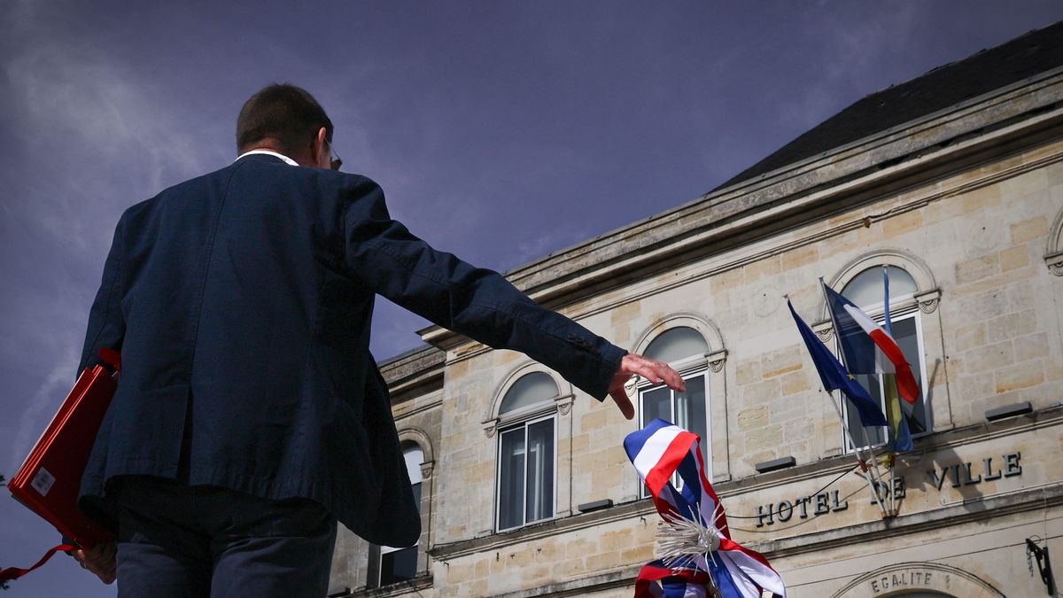 Crise sans précédent : les maires français abandonnent leurs fonctions en masse