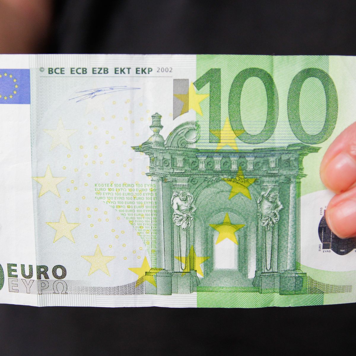 La BCE incite à conserver de l’argent liquide : une mesure inquiétante pour la France